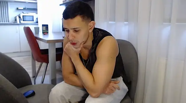 isaacgomez21 online show from February 5, 9:57 am