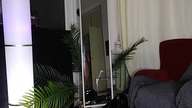 Snapshot of SofiaFoster_ chatting on November 27, 9:21 am SofiaFoster online show from November 27, 9:21 am