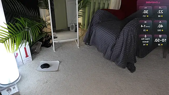 Snapshot of SofiaFoster_ chatting on November 17, 5:33 am SofiaFoster online show from November 17, 5:33 am