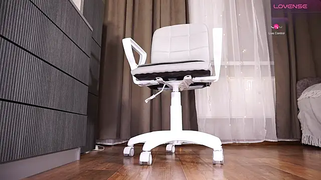 Amina Key online show from January 6, 3:38 pm