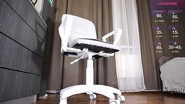 Amina Key online show from January 16, 2:32 pm