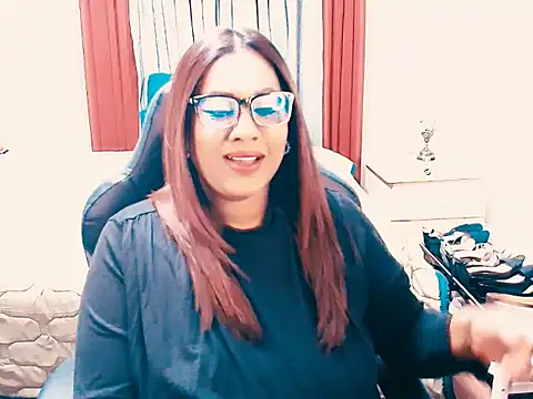 Indianlust69 online show from April 4, 11:44 pm