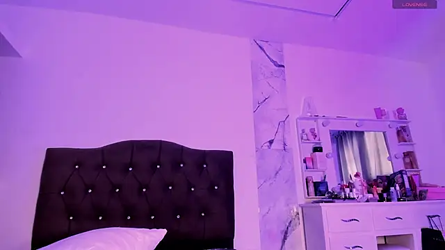 Snapshot of alysson_18 chatting on July 18, 1:09 pm alysson 18 online show from July 18, 1:09 pm