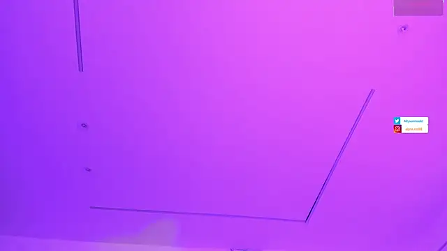 Snapshot of alysson_18 chatting on July 6, 2:02 pm alysson 18 online show from July 6, 2:02 pm