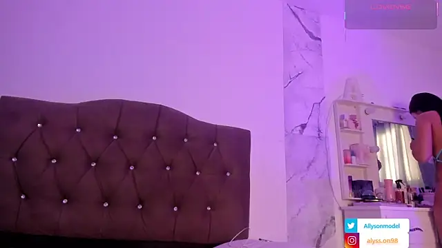 alysson 18 online show from April 13, 2:10 pm