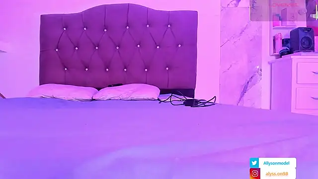 alysson 18 online show from June 1, 1:55 pm