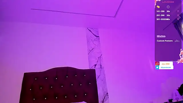 Snapshot of alysson_18 chatting on October 10, 1:23 pm alysson 18 online show from October 10, 1:23 pm