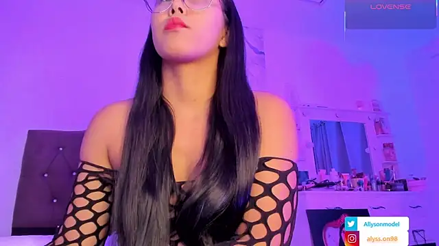 alysson 18 online show from May 15, 1:25 am