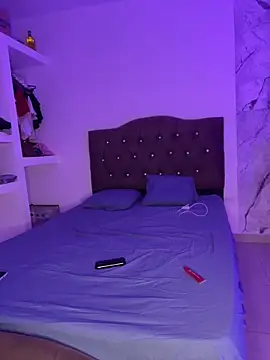 alysson 18 online show from April 15, 1:15 pm