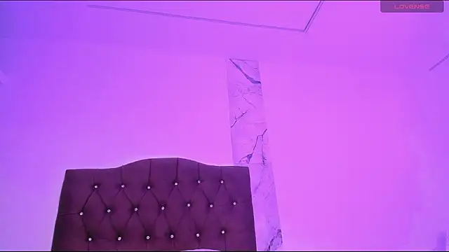 Snapshot of alysson_18 chatting on October 6, 1:01 pm alysson 18 online show from October 6, 1:01 pm