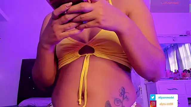 alysson 18 online show from May 31, 12:00 pm