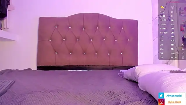 alysson 18 online show from April 9, 2:12 pm