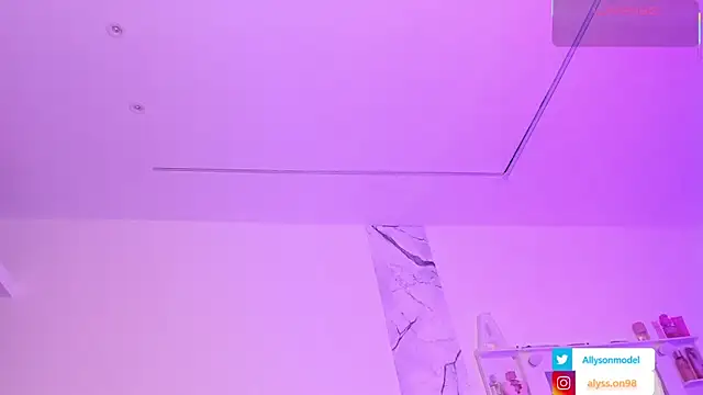 Snapshot of alysson_18 chatting on June 6, 2:11 pm alysson 18 online show from June 6, 2:11 pm