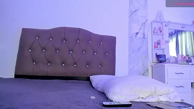 alysson 18 online show from April 8, 3:02 pm