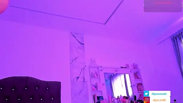 alysson 18 online show from May 29, 2:23 pm