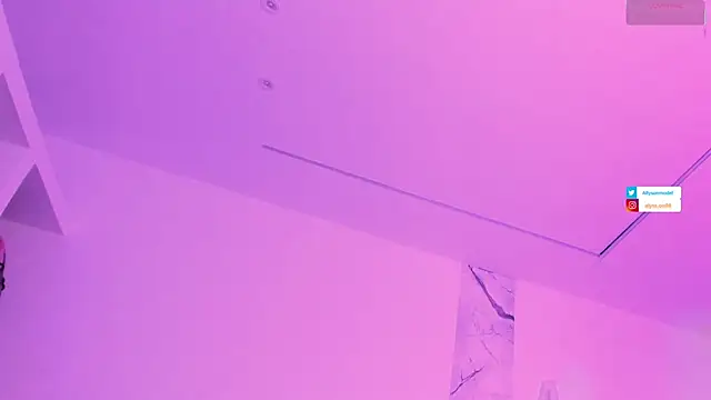 Snapshot of alysson_18 chatting on July 11, 1:00 pm alysson 18 online show from July 11, 1:00 pm