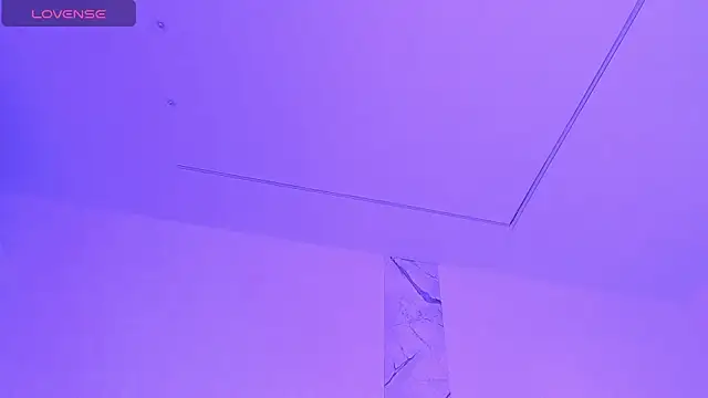 alysson 18 online show from December 3, 1:43 pm