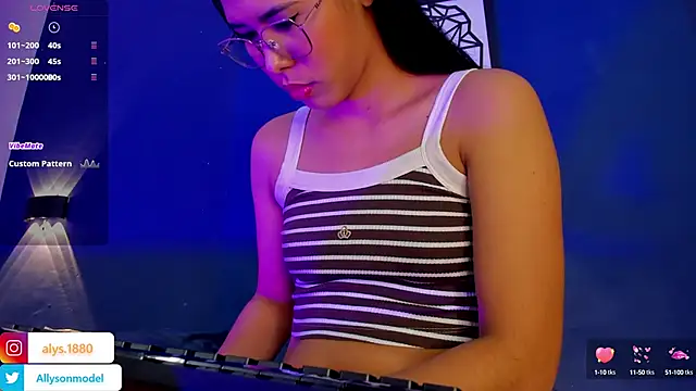 Snapshot of alysson_18 chatting on March 18, 1:12 pm alysson 18 online show from March 18, 1:12 pm