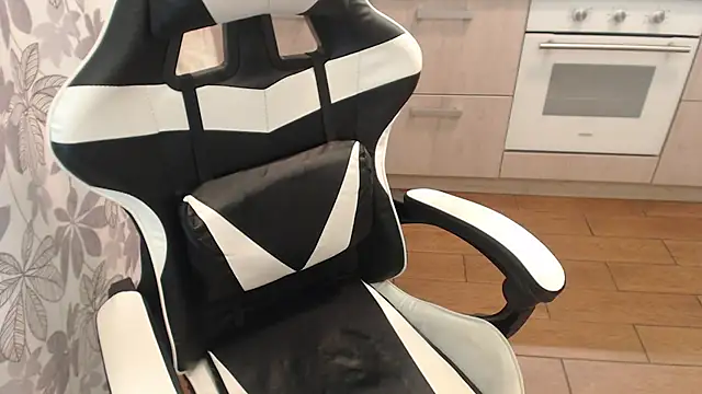 Snapshot of Mandarin4ks chatting on October 13, 5:25 pm Mandarin4ks online show from October 13, 5:25 pm