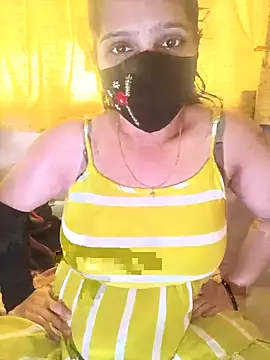 Snapshot of Rising_Smiler chatting on October 29, 6:23 am Rising Smiler online show from October 29, 6:23 am