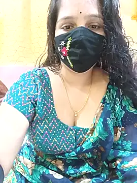 Snapshot of Rising_Smiler chatting on October 19, 9:01 am Rising Smiler online show from October 19, 9:01 am