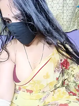 Snapshot of Rising_Smiler chatting on February 8, 6:11 pm Rising Smiler online show from February 8, 6:11 pm