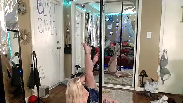 marilyn420 online show from March 14, 11:27 am