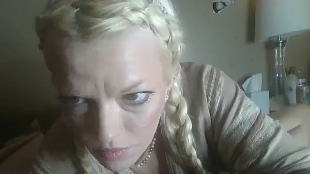 Snapshot of marilyn420 chatting on July 18, 9:07 am marilyn420 online show from July 18, 9:07 am