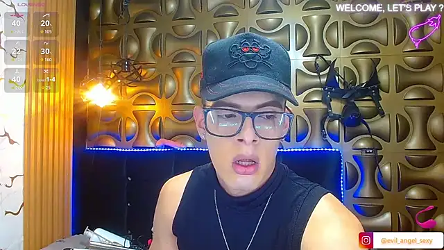 Snapshot of angel_sexyevil chatting on November 12, 12:42 pm angel sexyevil online show from November 12, 12:42 pm