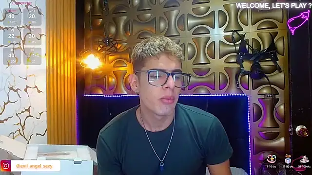 Snapshot of angel_sexyevil chatting on November 9, 12:20 pm angel sexyevil online show from November 9, 12:20 pm