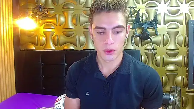 Snapshot of angel_sexyevil chatting on November 23, 12:26 pm angel sexyevil online show from November 23, 12:26 pm