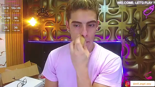 Snapshot of angel_sexyevil chatting on November 24, 12:27 pm angel sexyevil online show from November 24, 12:27 pm