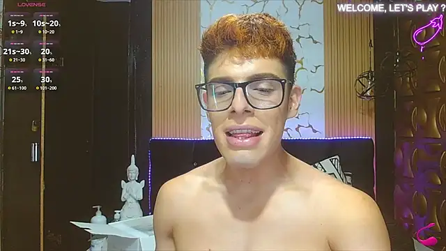 Snapshot of angel_sexyevil chatting on October 4, 12:39 pm angel sexyevil online show from October 4, 12:39 pm