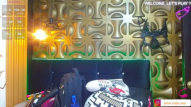 Snapshot of angel_sexyevil chatting on November 11, 12:33 pm angel sexyevil online show from November 11, 12:33 pm