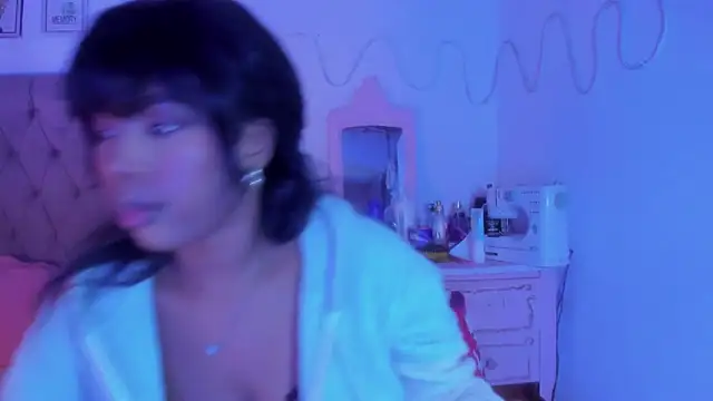 Snapshot of AfroGoddess chatting on October 8, 6:41 pm AfroGoddess online show from October 8, 6:41 pm