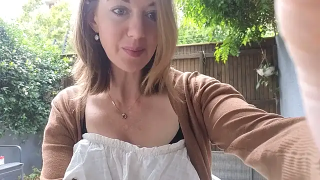 TopsyWilde online show from December 17, 9:36 am