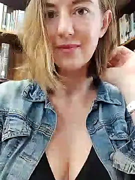 Snapshot of TopsyWilde chatting on January 31, 8:54 am TopsyWilde online show from January 31, 8:54 am