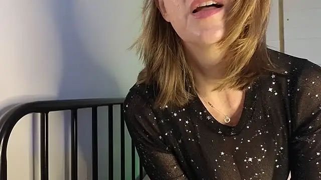 TopsyWilde online show from April 15, 9:04 am