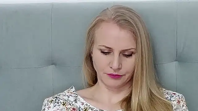 Snapshot of K__Adrienne chatting on March 2, 9:10 am K  Adrienne online show from March 2, 9:10 am