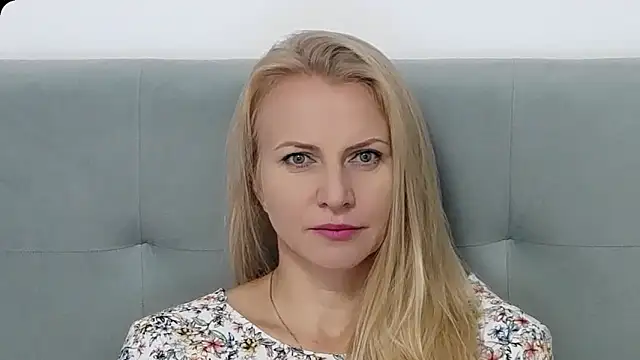 Snapshot of K__Adrienne chatting on September 30, 4:40 am K  Adrienne online show from September 30, 4:40 am