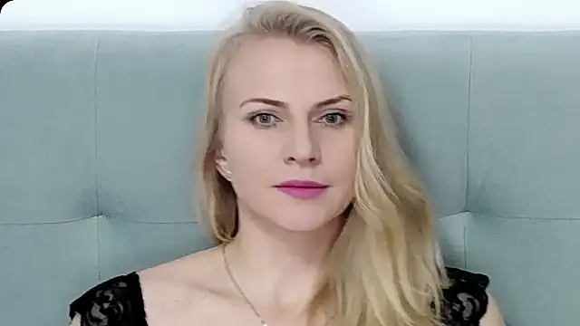 Snapshot of K__Adrienne chatting on November 27, 5:52 am K Adrienne online show from November 27, 5:52 am