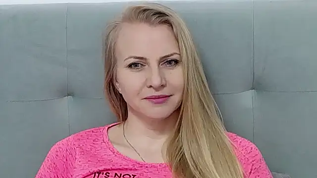 Snapshot of K__Adrienne chatting on March 3, 5:47 am K  Adrienne online show from March 3, 5:47 am