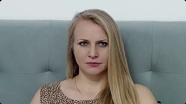 Snapshot of K__Adrienne chatting on January 11, 9:04 am K  Adrienne online show from January 11, 9:04 am