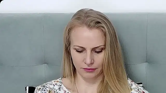 K  Adrienne online show from May 4, 8:50 am