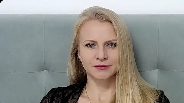 Snapshot of K__Adrienne chatting on November 1, 5:57 am K Adrienne online show from November 1, 5:57 am