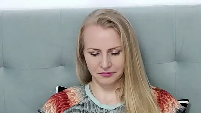 Snapshot of K__Adrienne chatting on March 17, 6:07 am K  Adrienne online show from March 17, 6:07 am