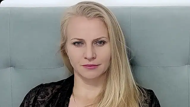 Snapshot of K__Adrienne chatting on October 4, 5:31 am K  Adrienne online show from October 4, 5:31 am