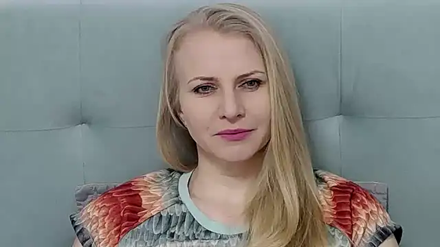 Snapshot of K__Adrienne chatting on March 2, 6:05 am K  Adrienne online show from March 2, 6:05 am