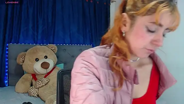 Snapshot of sarah_lovesu chatting on September 22, 8:37 pm sarah lovesu online show from September 22, 8:37 pm
