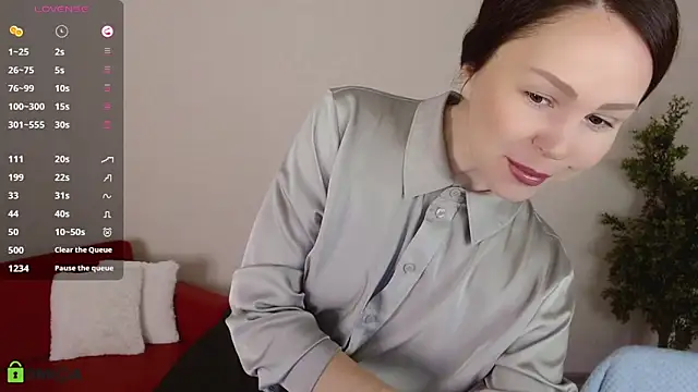 VickyGolden online show from April 3, 5:03 am